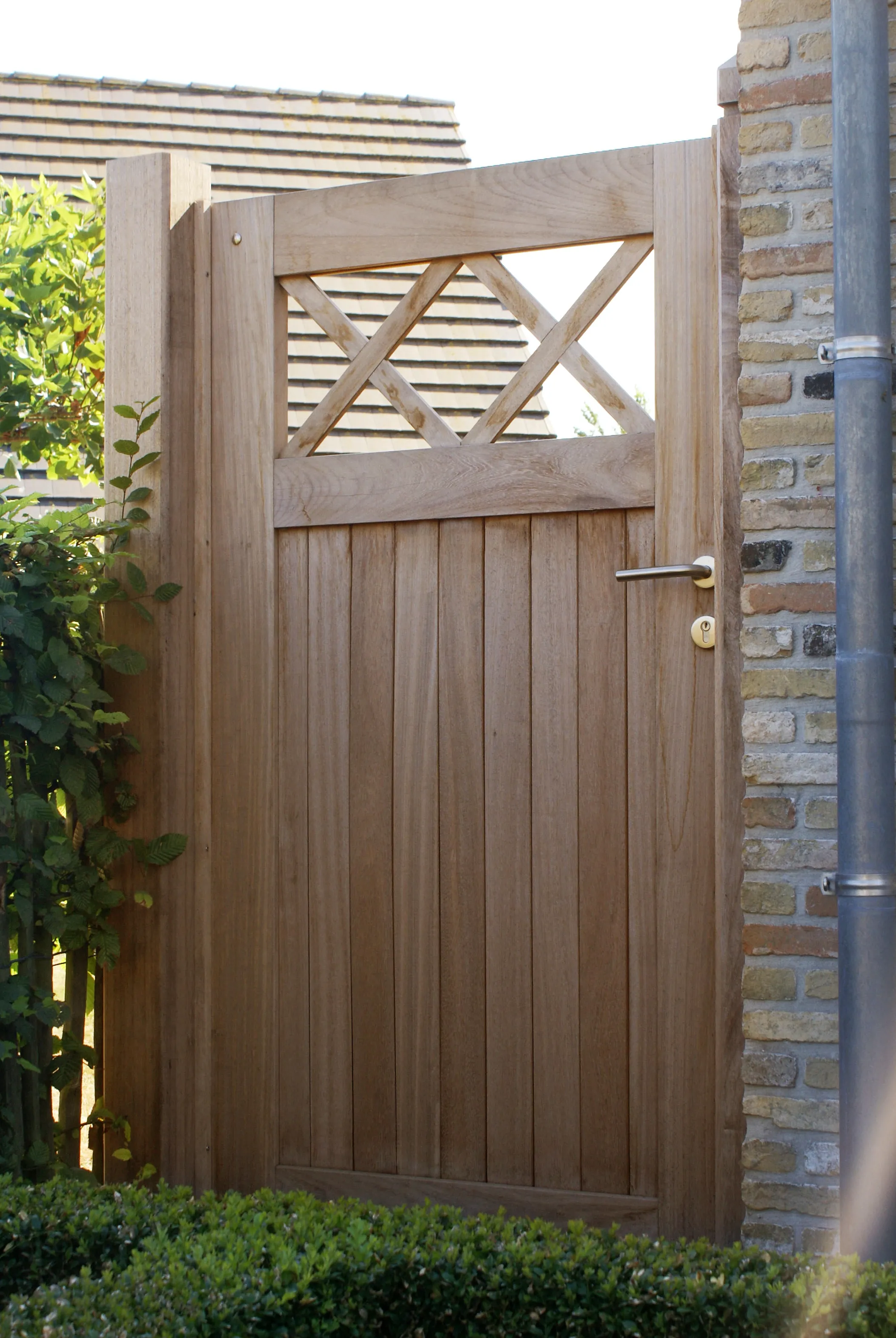 Tuinpoort van exotisch hout - Padouk